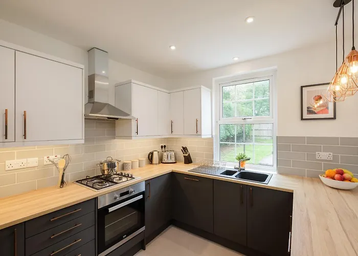 Nyaraló New Long Stays-4bed-2bath-parking-by Fabaccommodation