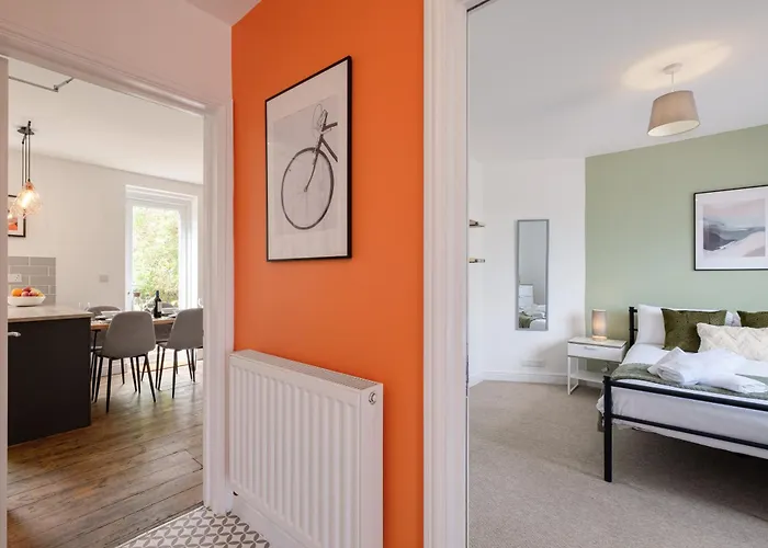 Nyaraló New Long Stays-4bed-2bath-parking-by Fabaccommodation