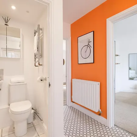 Long Stays-4bed-2bath-parking-by Fabaccommodation * Bristol