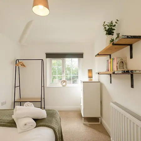 Long Stays-4bed-2bath-parking-by Fabaccommodation Tatil Evi Bristol