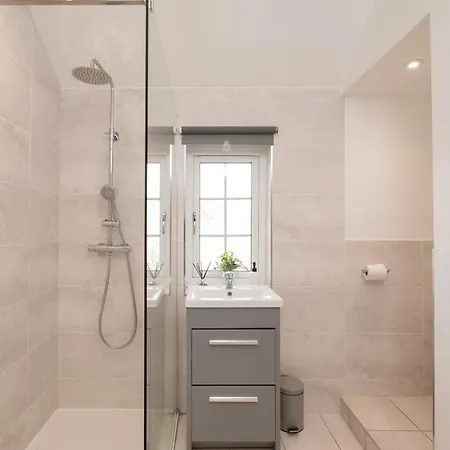 New Long Stays-4bed-2bath-parking-by Fabaccommodation * 브리스틀