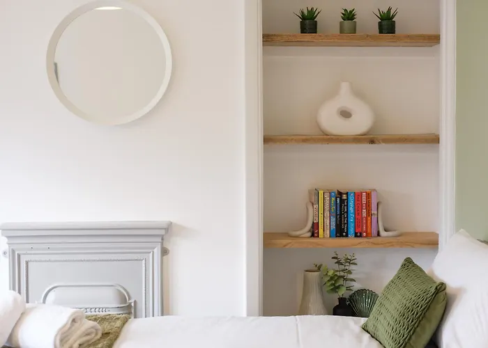 Prázdninový dům New Long Stays-4bed-2bath-parking-by Fabaccommodation