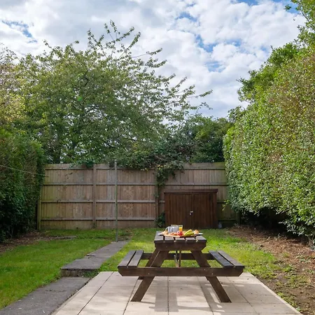 Long Stays-4bed-2bath-parking-by Fabaccommodation Σπίτι διακοπών *