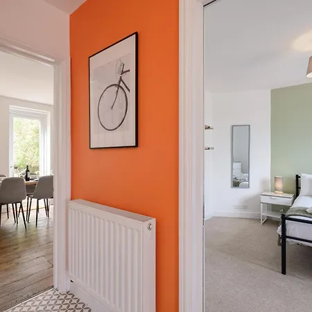 בית נופש New Long Stays-4bed-2bath-parking-by Fabaccommodation